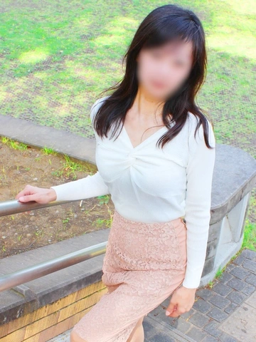 お口開けでイケます！可愛い癒し系スレンダー美女「ゆかりさん」お見逃しなく！