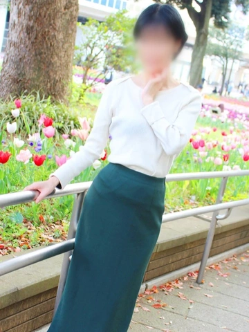 レア出勤の人気奥様！清楚で上品な黒髪スレンダー♪【みつきさん】お見逃しなく！