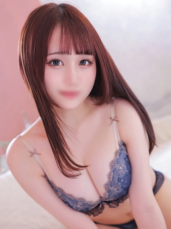 りつ【清楚で美乳の彼女】