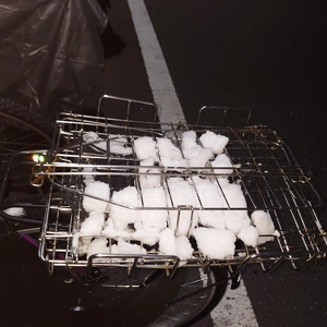 朝の雪のなごりが💦